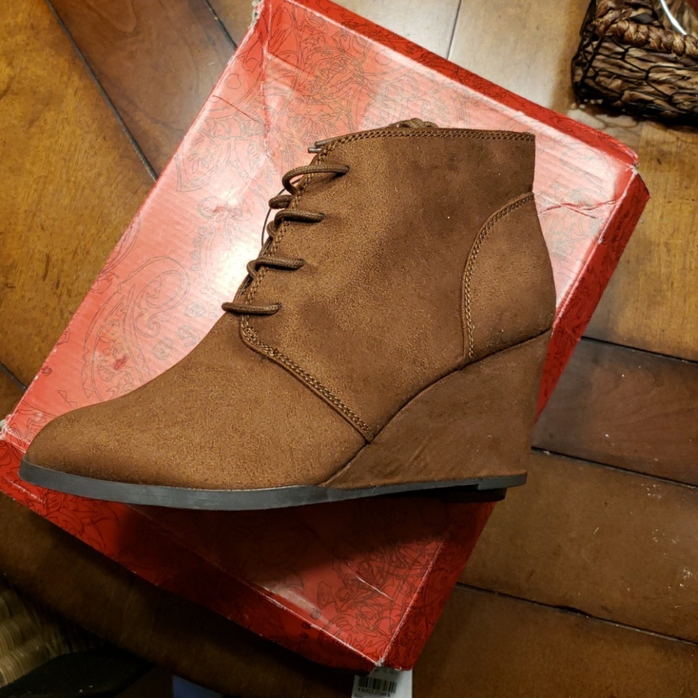 NEW American Rag Platform Booties